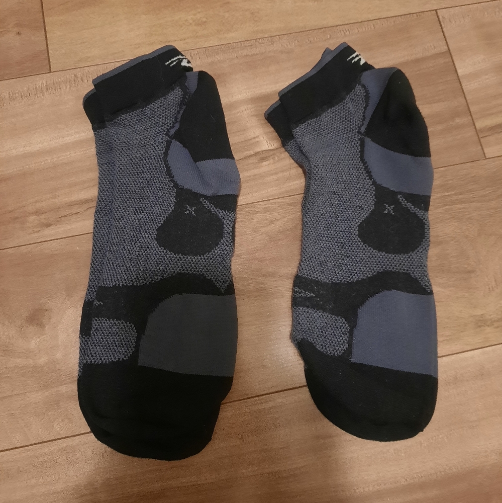 2 Pairs Of Black and Gray Socks